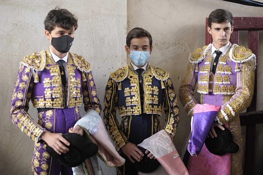 Daniel, Ismael y Sergio en el patio de cuadrillas